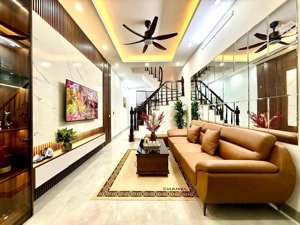 bán nhanh nhà phố thịnh quang xây mới 2 thoáng tặng full nội thất, ngõ thông, xe ba gác 40m x 5t