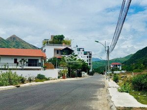 bán đất xây biệt thự, đường triệu quang phục, vĩnh hoà, nha trang. dt 300m2 (15x20m) - giá 54tr/m2