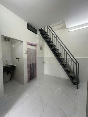 nhà đường huỳnh văn chính xây 3 tầng 2pn vừa ở vừa kinh doanh, gần chợ