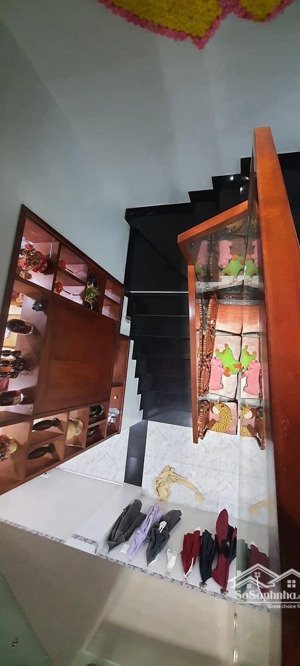 nhà đẹp ở ngay linh chiểu thủ đức. cạnh đại học ngân hàng. hoàng diệu 2 tt thủ đức. nhà 2 tầng btct