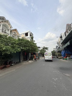 đất gần chợ hóc môn, ngay thị trấn, 212m2, 9.5x25m, (44 triệu/m2), vòng xoay tô ký, đặng thúc vịnh