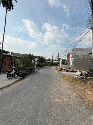 đất ngợp thới hoà bến cát giá 1tỷ1 ngang 9m mặt đường nhựa thông kd