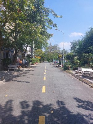 bán nền sổ đỏ cá nhân sát trường trung học cát lái, quận 2. dt 5x20m (100m2) giá 75 tr/m2