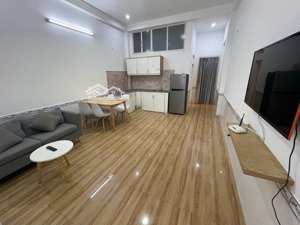 cho thuê căn hộ 1pn sát bên chung cư bộ công an, có ban công, tách bếp, thang máy