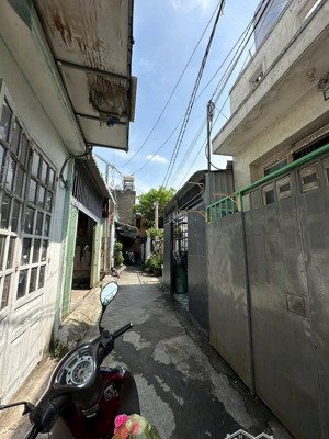 bán nhà tx33 phường thới an có số nhà quận. nhà có 3pn 2 vệ sinh gác lững dt 4x14m