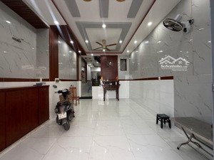 chỉ 6.3 tỷ có ngay nhà đẹp ngay khu tên lửa - hẻm 6m xe hơi ngủ trong nhà 70m2 (4.5x17m) 2 tầng 4pn