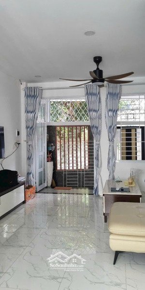 bán nhà 2 mặt tiền oto thoáng đường dương vân nga gần biển