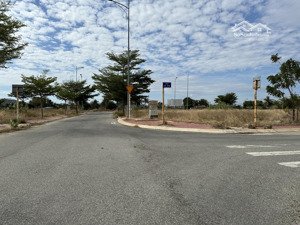 gấp ! cần tiền bán gấp lô góc 2 mặt tiền, đối diện công viên, gần chung cư hacom k2 đang xây