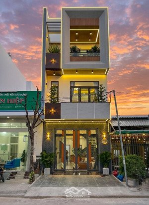 nhà phố 1 trệt 2 lầu mới hoàn thiện đường d7 (kế trục chính d1) kdc hồng loan 6a đẳng cấp