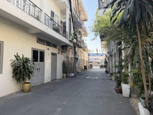 nhà mới dọn ở ngay! 1 sẹc quang trung p.10, dt 4x15m , 3 tầng 4 pn. giá 15tr/th