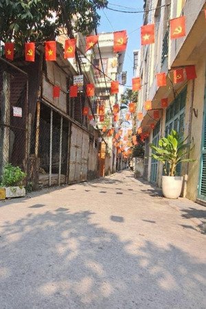 nhà lệ mật ngõ thông 35m2, 6,9 tỷ, 6 tầng. nội thất đầy đủ