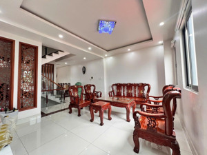 bán nhà 3 tầng, hẻm xe hơi tránh, kề bên quận 2, dt 250 m2, dòng tiền 16 tr/tháng