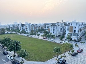 nhà mới trả dịp cuối năm, chủ cho thuê ngay giá ưu đãi chỉ 25tr/th, full dịch vụ, free gửi xe 30c.