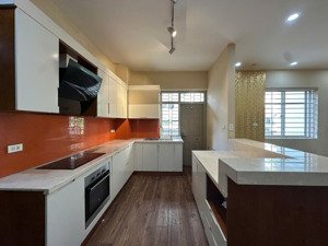 cho thuê chcc 165 thái hà , láng hạ, 135m2 gồm 3pn đồ cơ bản 15tr và full nội thất 18tr, ở ngay