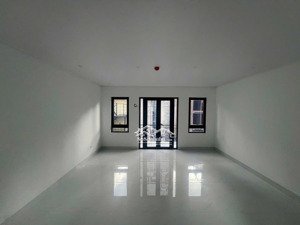 cho thuê nhà riêng 30 triệu, 90m2, 7pn, 4wc tại trung kính, cầu giấy, hà nội đẹp, tiện ích