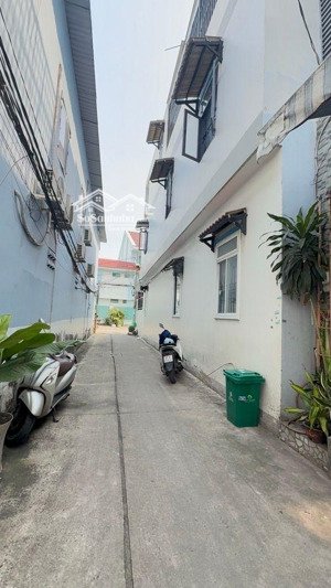 ngang 4m5 - cuối tên lửa - 10p aeon mall - khu sầm uất không thiếu tiện ích gì - nhà còn mới