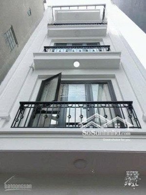 cần cho thuê gấp nhà văn cao dt 60m2 x 5 tầng, mặt tiền 5m, ô tô tránh nhau. gía 22tr/th