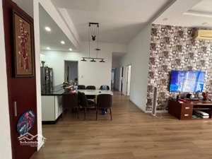 bán gấp căn hộ garden court 2 pmh, q7. dt 140m2, 3pn. có sân vườn. lh mạnh 