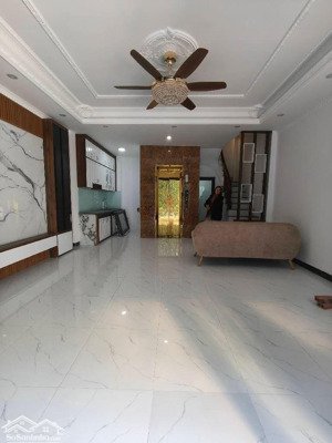 nhà việt hưng 35m2 6 tầng thang máy 8 tỷ tươi tí, oto 10 m , vài bước ra mặt phố