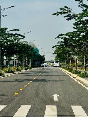 đất ngay tttm giá 2tỷ338 khu phú mỹ hưng ii