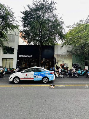 bán nhà 300m2 - 10x30m - mặt tiền hai bà trưng quận 1. sẵn gpxd 2 hầm - 9 tầng - giá 130 tỷ