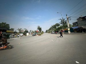 đất trung tâm xuân phương. gần trường fpt, gần công viên 197m²