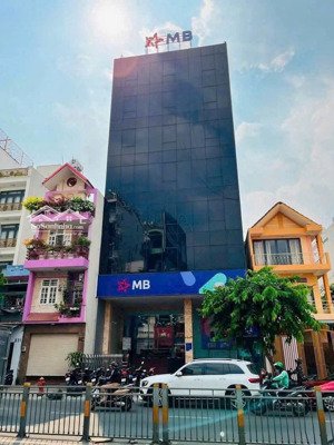 cho thuê tòa nhà hầm 7 tầng thang máy đường hai bà trưng q1 , pccc , gần 1000m2 sàn , giá 160tr/th