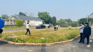 chính chủ bán đất trung tâm ubnd xã , đối diện đất tđc đường thông tứ phía , giá chỉ hơn 2tỷ tí ti