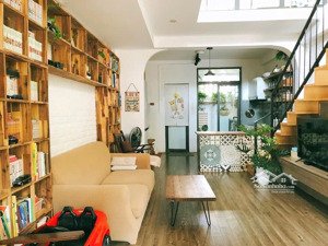 bán nhà ngọc thụy, long biên, 46m2, chỉ hơn 5tỷ, full nội thất, ô tô đỗ cổng, sổ vuông