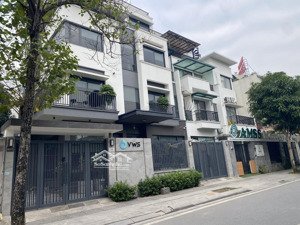 bán biệt thự ngoại giao đoàn - dt 240m2 - mt 12m - 84 tỷ ctl. lh 