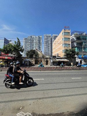 nhà mặt tiền đường huỳnh tấn phát, quận 7. 175 m2