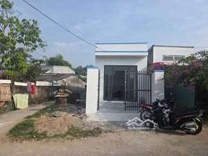 bán nhà mặt tiền nguyễn quang đại thuộc phường 5 , tp tân an _ diện tích : 4 x 20m2 .