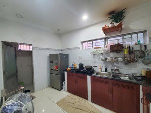 bán khách sạn 11 phòng - ngay trung tâm thành phố nha trang, gần biển, khu kinh doanh sầm uất