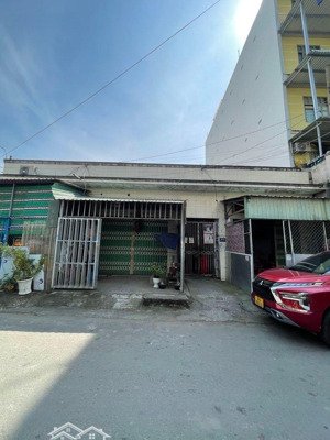 dãy trọ mặt tiền đường 7m gần aeon tên lửa 5x20m