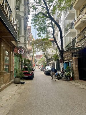 bán nhà ngõ 36 đào tấn 70m2* 6 tầng* mt 5m giá 19,8 tỷ thang máy, nội thất xịn, dòng tiền 60tr/th