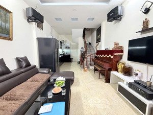bán nhà thạch bàn long biên 5 tầng 36m², gần cầu vĩnh tuy