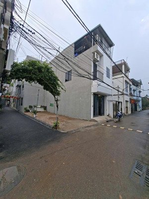 chính chủ bán nhanh nhà 3 tầng mới xây - đầy đủ nội thất - view công viên, cầu thăng long