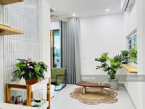 mình chính chủ có bán căn hộ phố cổ hàng da - hk sổ đỏ 40 m sử dụng 60 m gồm 2 ngủ ,nhà thoáng đẹp
