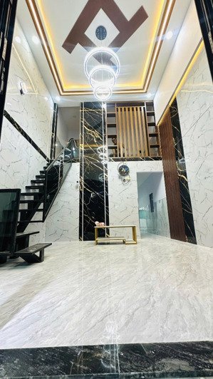 nhà lầu hẻm 652 quốc lộ 13 nhà mới dọn vào ở ngay gần vạn phúc ngay khu hồng long