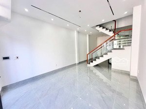 bán nhà 4 tầng hùng vương - ngõ thông - ô tô vào,giá tầm 3 tỷ vị trí: phường hùng vương, hồng