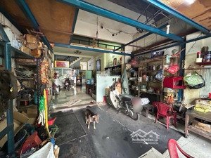 gấp bán nhà mt tân phú chưa tới 100tr/m2 dt 98m2(4.4x21m nở hậu 4.8m)