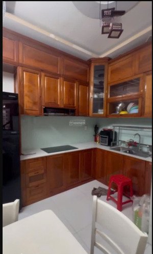 nhà cần bán diện tích (4.1x13,57m) 55.6m2. kết cấu 1 trệt 1 lửng 3 lầu + 1 tum. đường 6 - 7