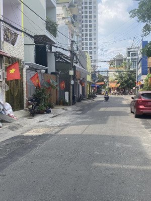 mặt tiền nguyễn thiệu lâu quận tân phú gần tô hiệu 6,5 x 20m, trệt, 2 lầu/ 5pn