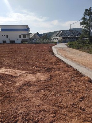 bán đất sát chợ bến tràm , gần trung tâm dương đông