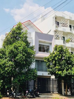 bán đất tặng nhà 4 lầu đã hoàn công, dự án huy hoàng, dt: 160m2 (8x20) giá: 265 tr/m2 tl