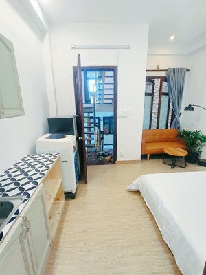 cho thuê phòng ban công thoáng , đường nguyễn thị minh khai q1 , ngay cầu thị nghè , thảo cầm viên