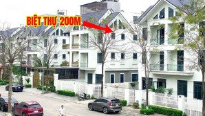 30 tỷ. tôi bán biệt thự geleximco 200m 4 tầng mặt tiền 10m vị trí trung tâm gần công viên vườn hoa