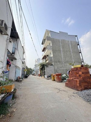 5,5 tỷ, nhà mới 3 tầng bưng ông thoàn - phú hữu , sổ hồng chuẩn