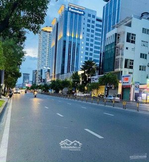 đôc quyền cho thuê gấp nhà mt đường hai bà trưng,dt 7x20 kc 7 tầng