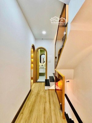 hiếm -quốc lộ 13-5,98tỷ-vài bước hẻm xe hơi-3 tầng btct-3pn-full nội thất-ra sân bay 15 phút